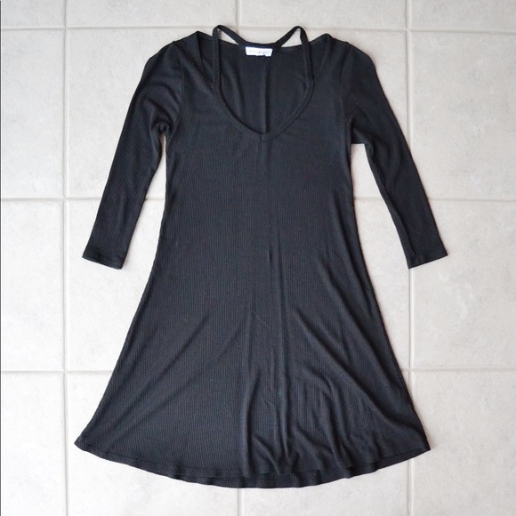 Tilly’s Black Quarter-Sleeve Dress - Picture 1 of 2